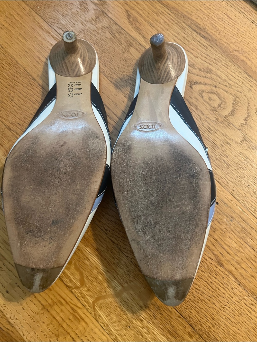 Tods kitten heel mule. Size 37. White & navy. - Picture 2 of 2